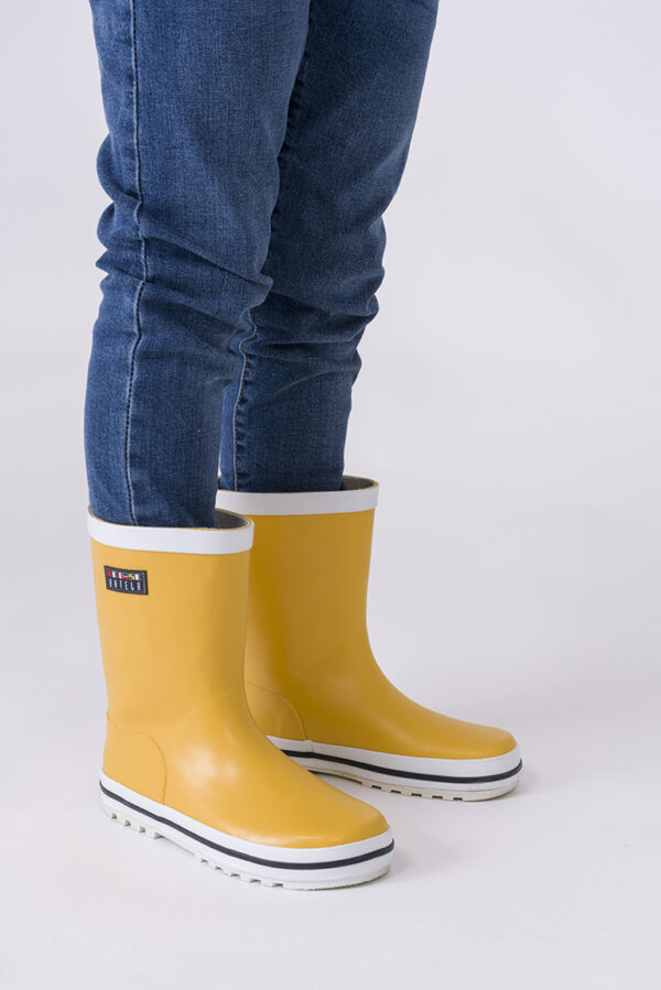 YELLOW RAIN BOOTS ROBIN